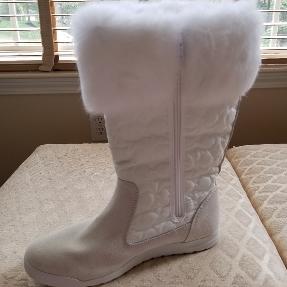 Adorable Coach Boots Womens Size 6 - Picture 2 of 4
